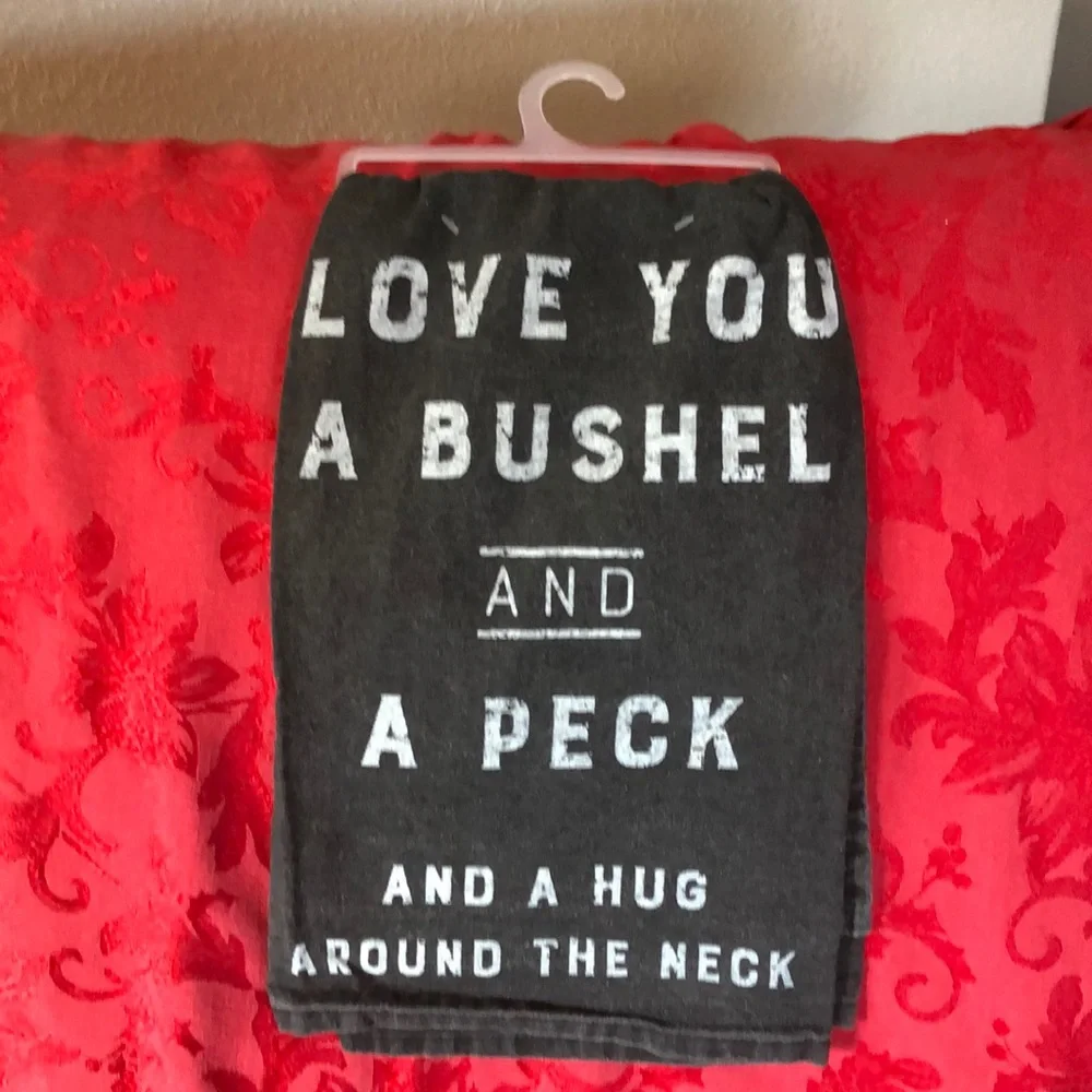 Kitchen tea towel “ Love you a bushel and a peck and a hug around the neck